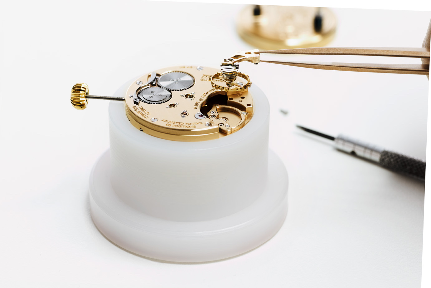 Rose gold three-quarter plate movement — Caliber 800