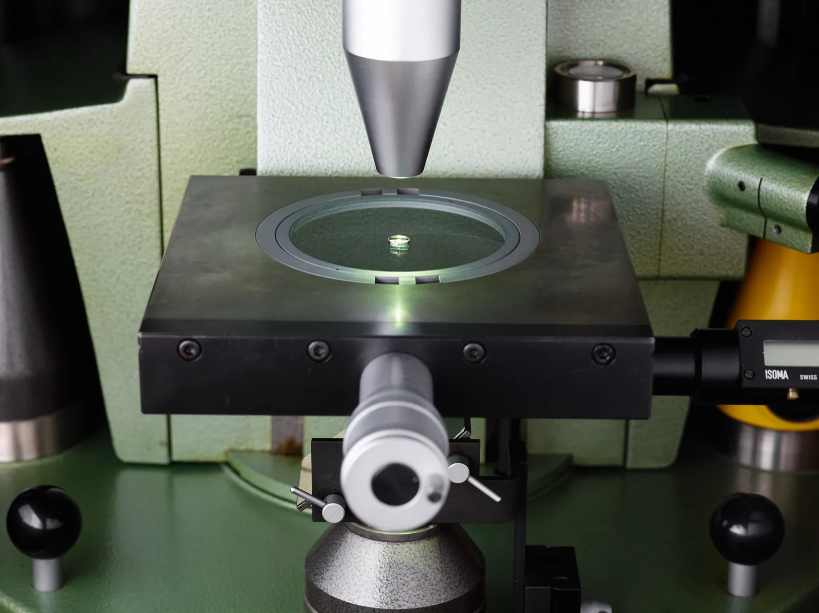 Optical measurement with green laser