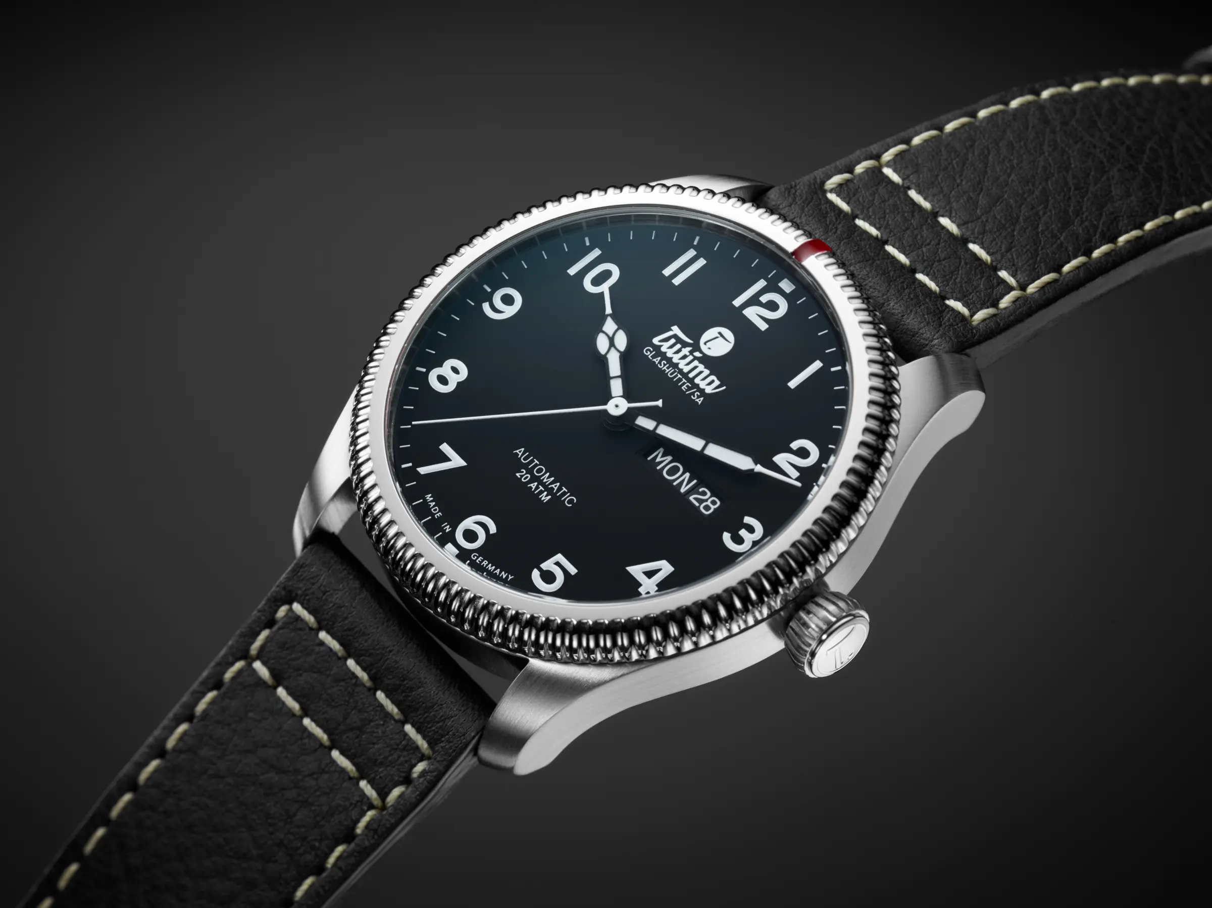 Grand Flieger Classic — black dial with cathedral hands, fluted bezel on leather