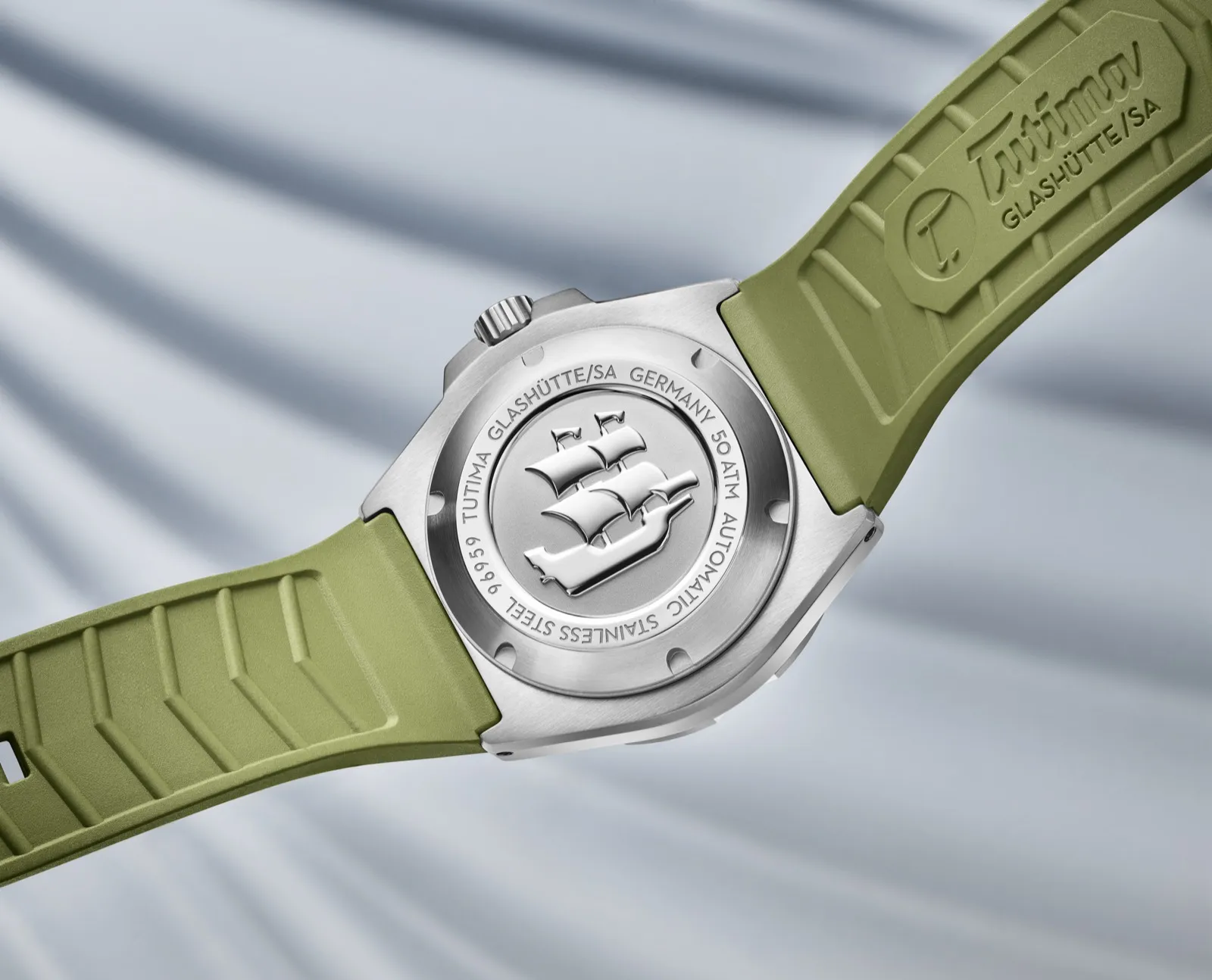 M2 Seven Seas S — sailing ship caseback embossed in steel