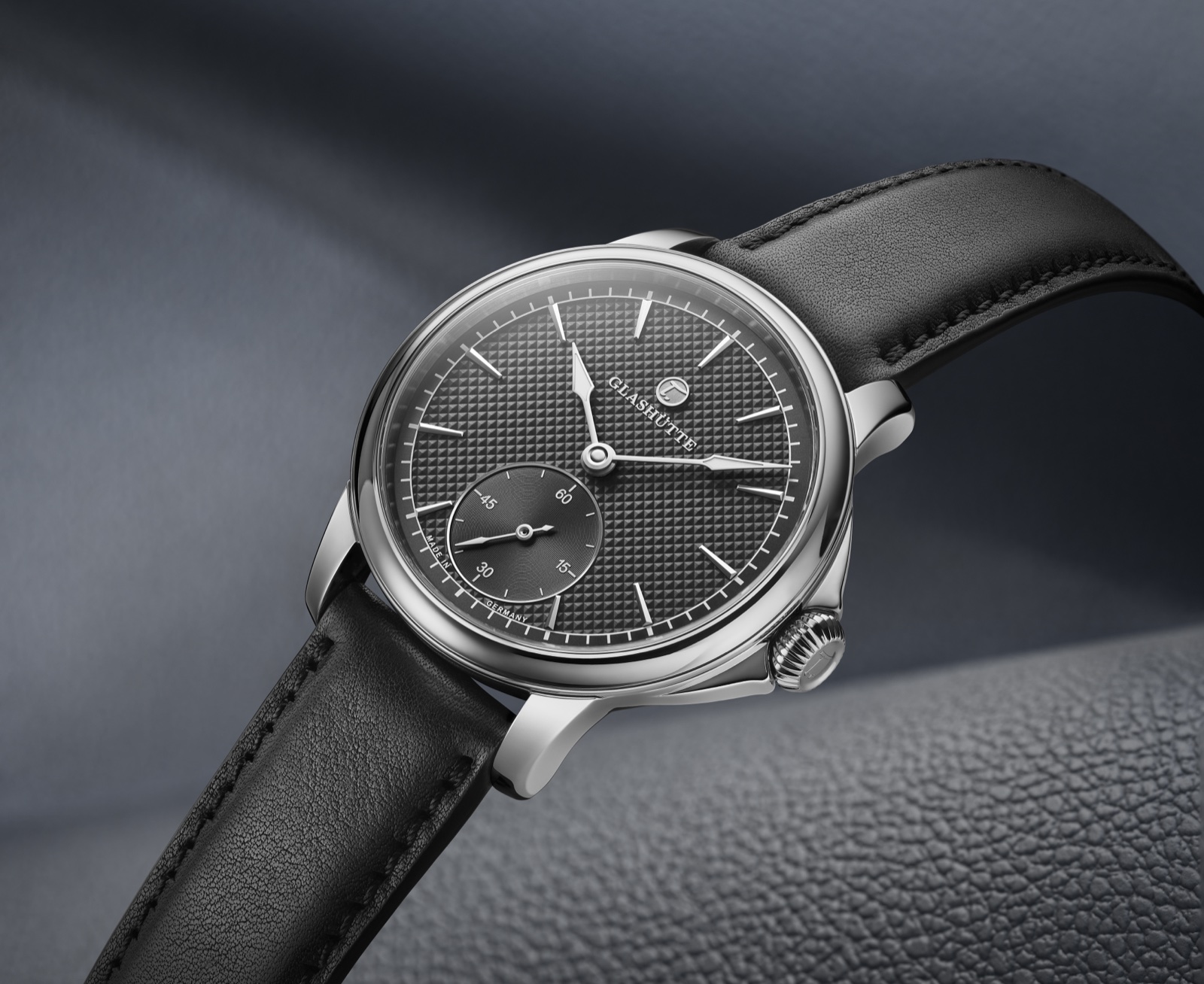 Patria Titan 6612-01 — beauty shot